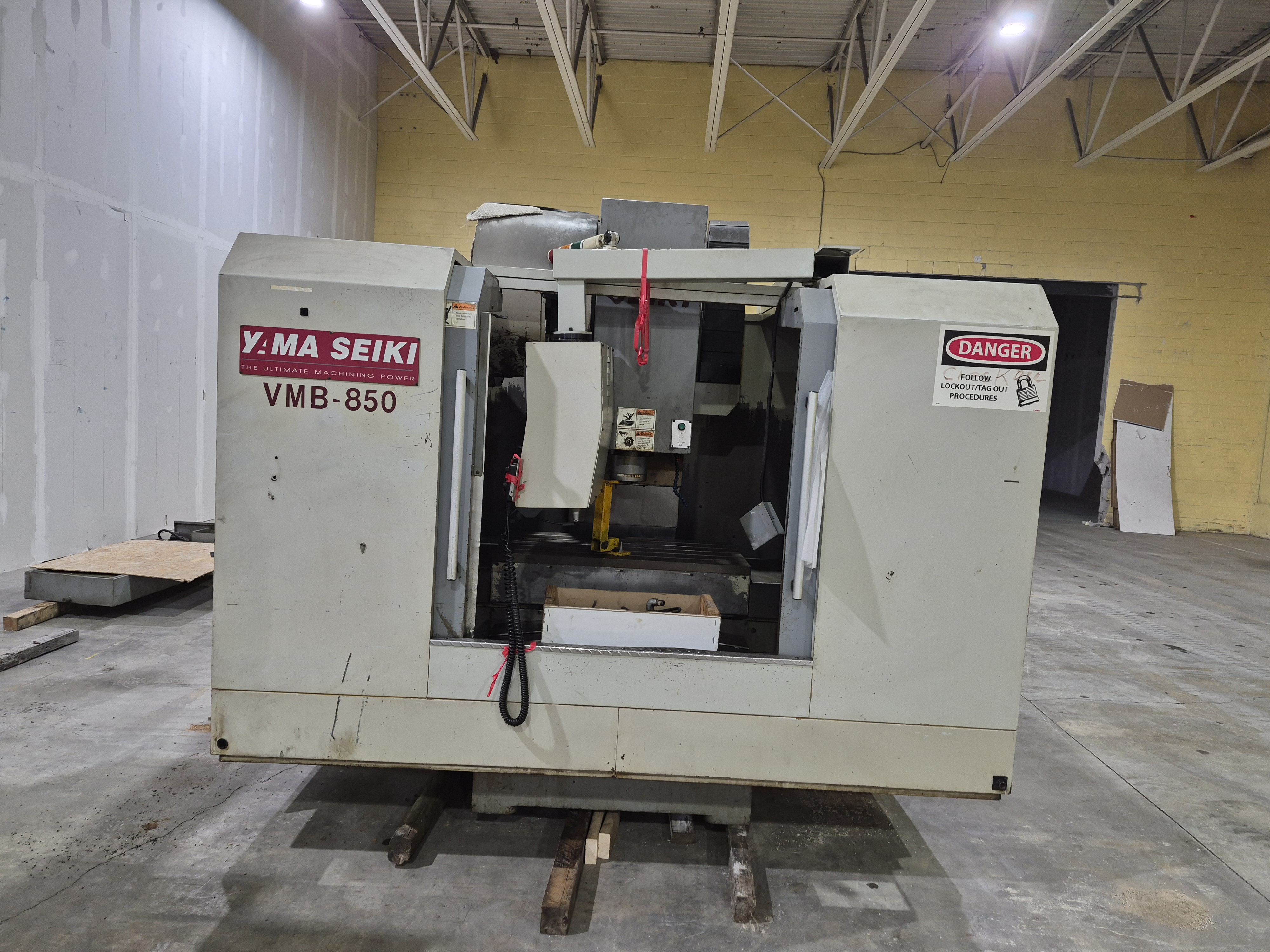 2004 Yama Seiki VMB-850 CNC Vertical Machining Center used Vertical Machining Center (VMC) photo 1
