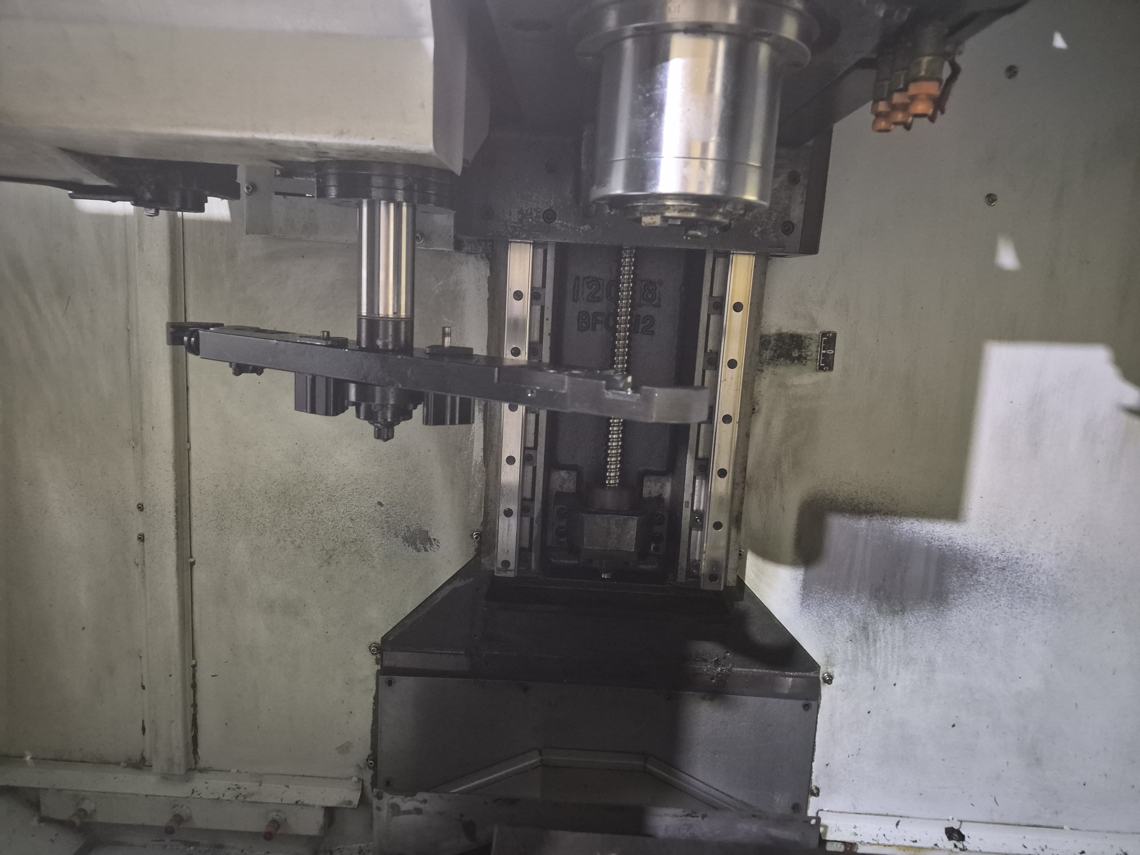 2013 Yama Seiki NV610 Vertical Machining Center used Vertical Machining Center (VMC) photo 5