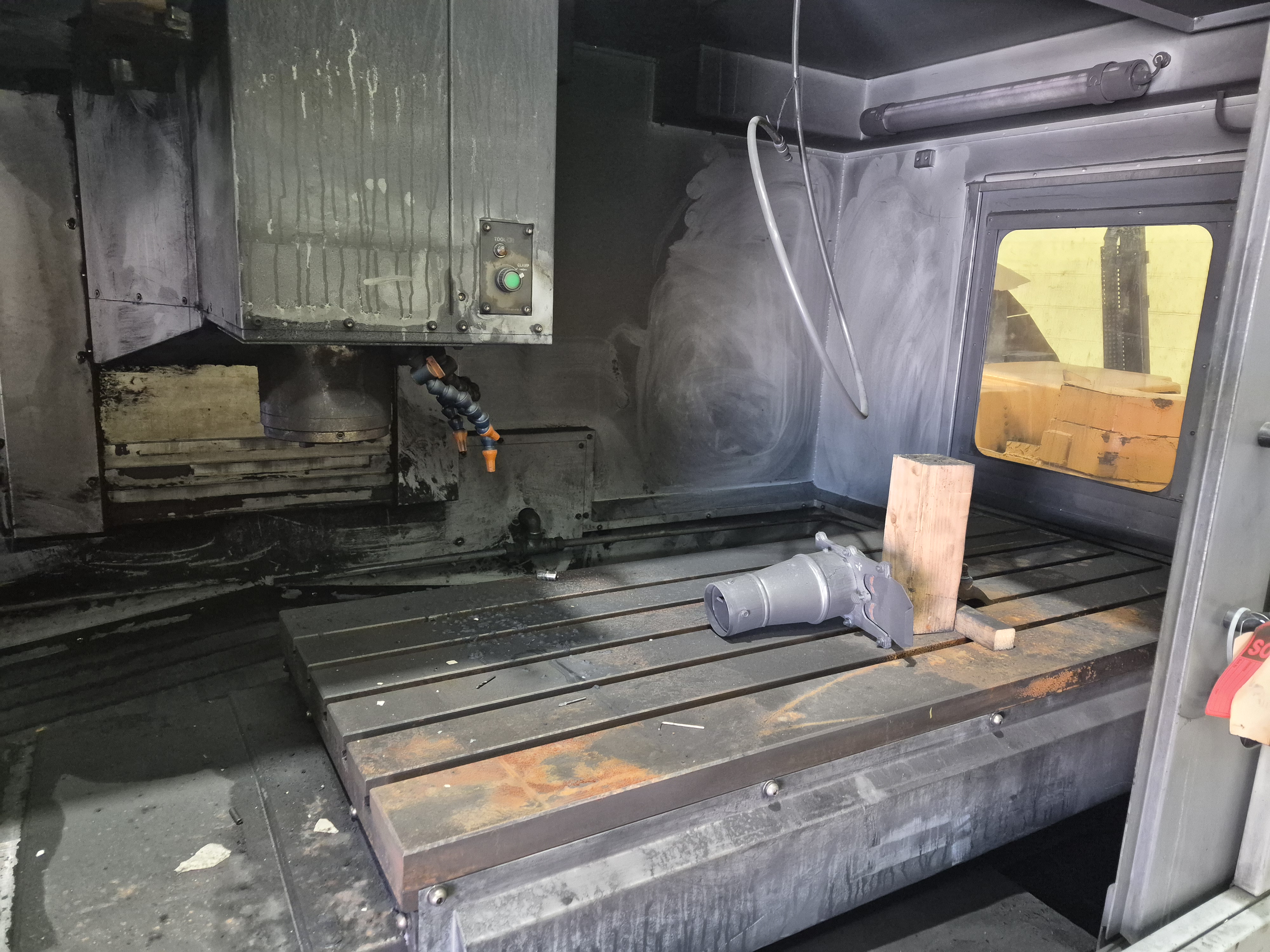 Hyundai-Kia VX650/40 CNC Vertical Machining Center used Vertical Machining Center (VMC) photo 3