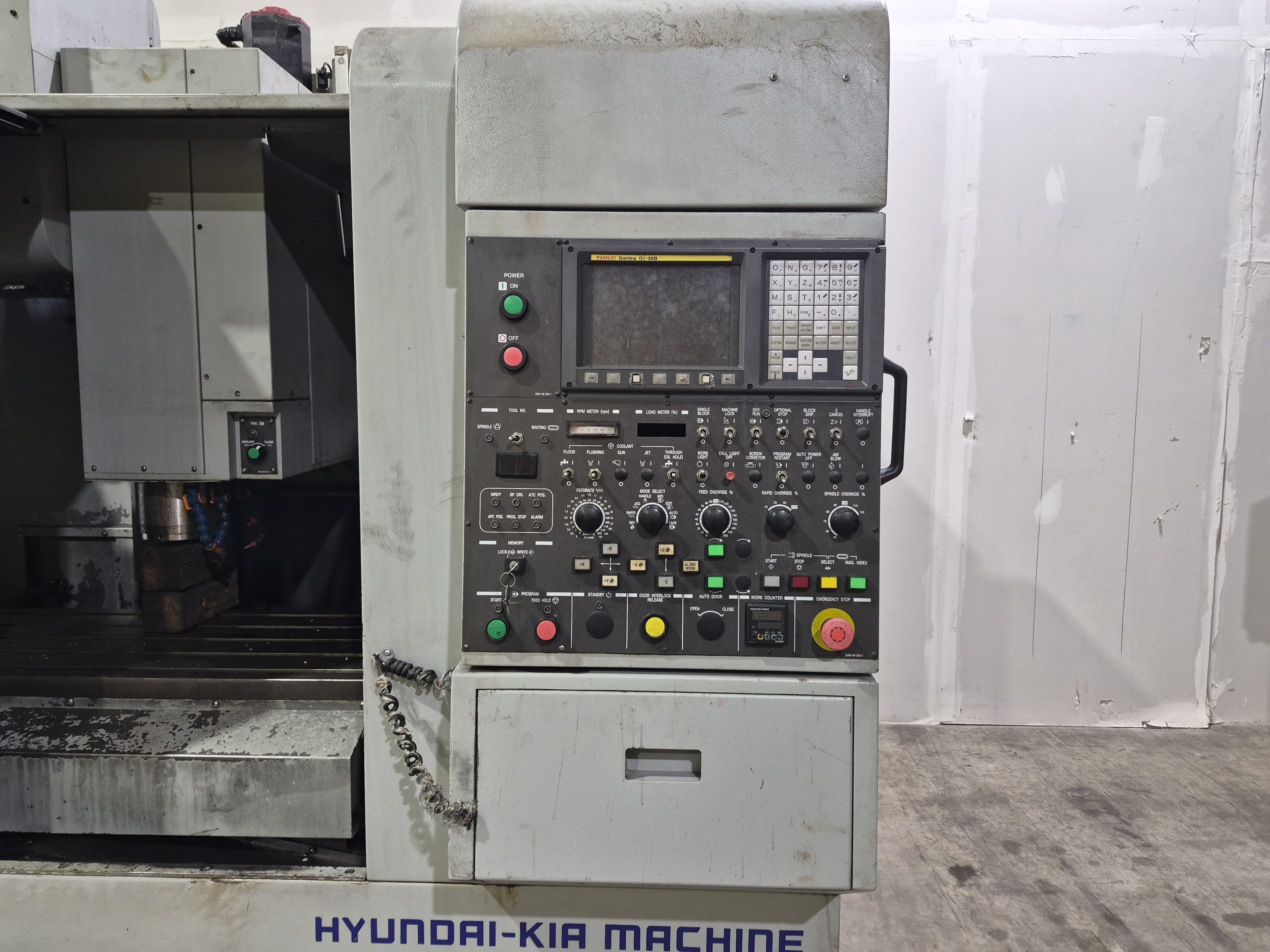 Hyundai-Kia (WIA) VX500 CNC Vertical Machining Center used Vertical Machining Center (VMC) photo 2
