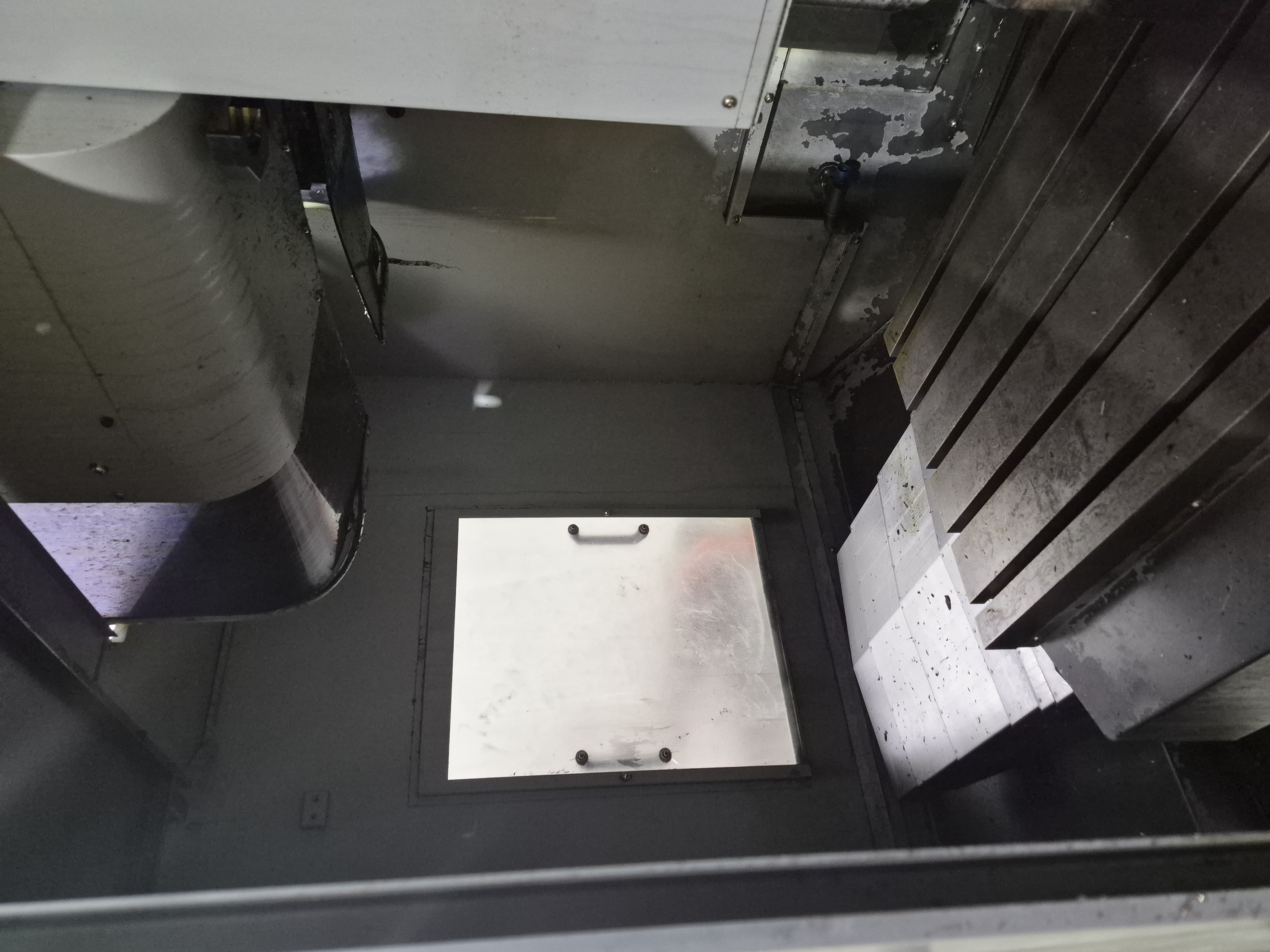 Hyundai-Kia (WIA) VX500 CNC Vertical Machining Center used Vertical Machining Center (VMC) photo 4