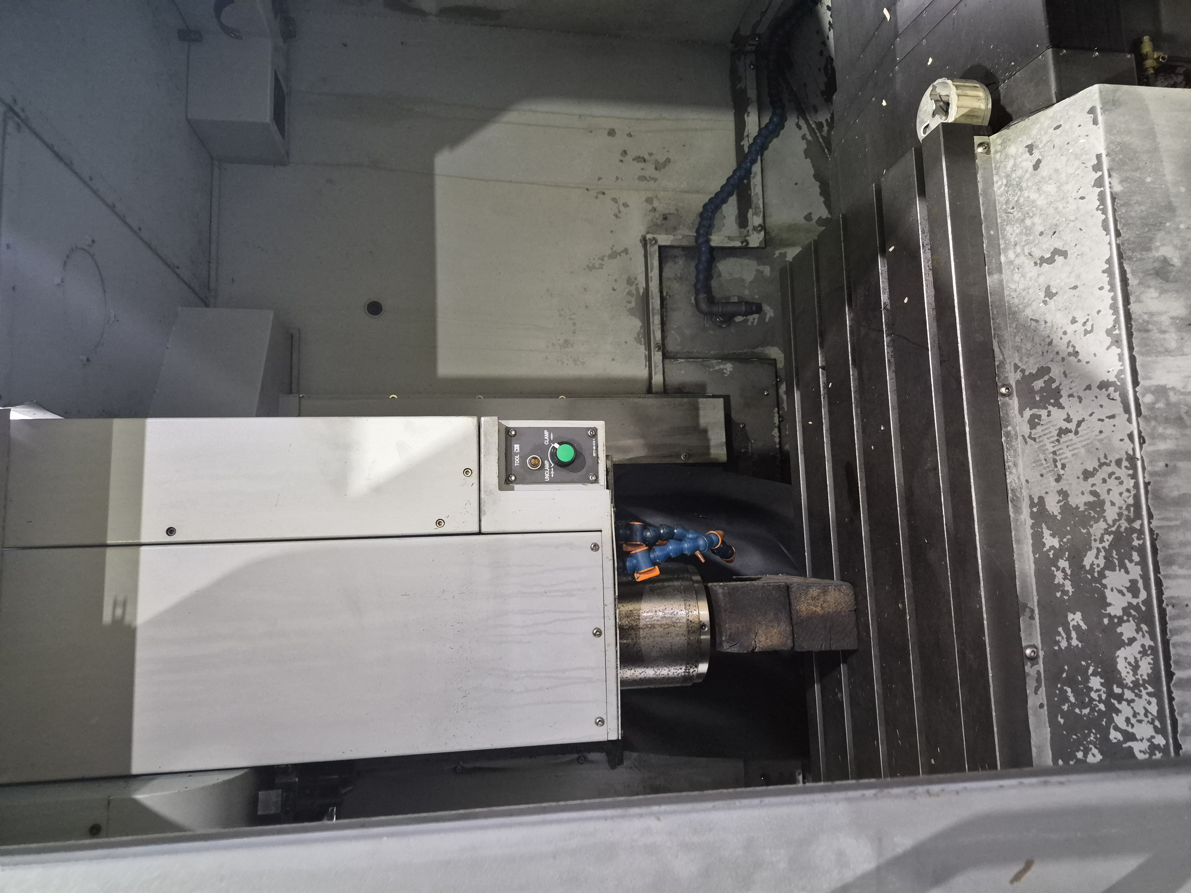 Hyundai-Kia (WIA) VX500 CNC Vertical Machining Center used Vertical Machining Center (VMC) photo 5