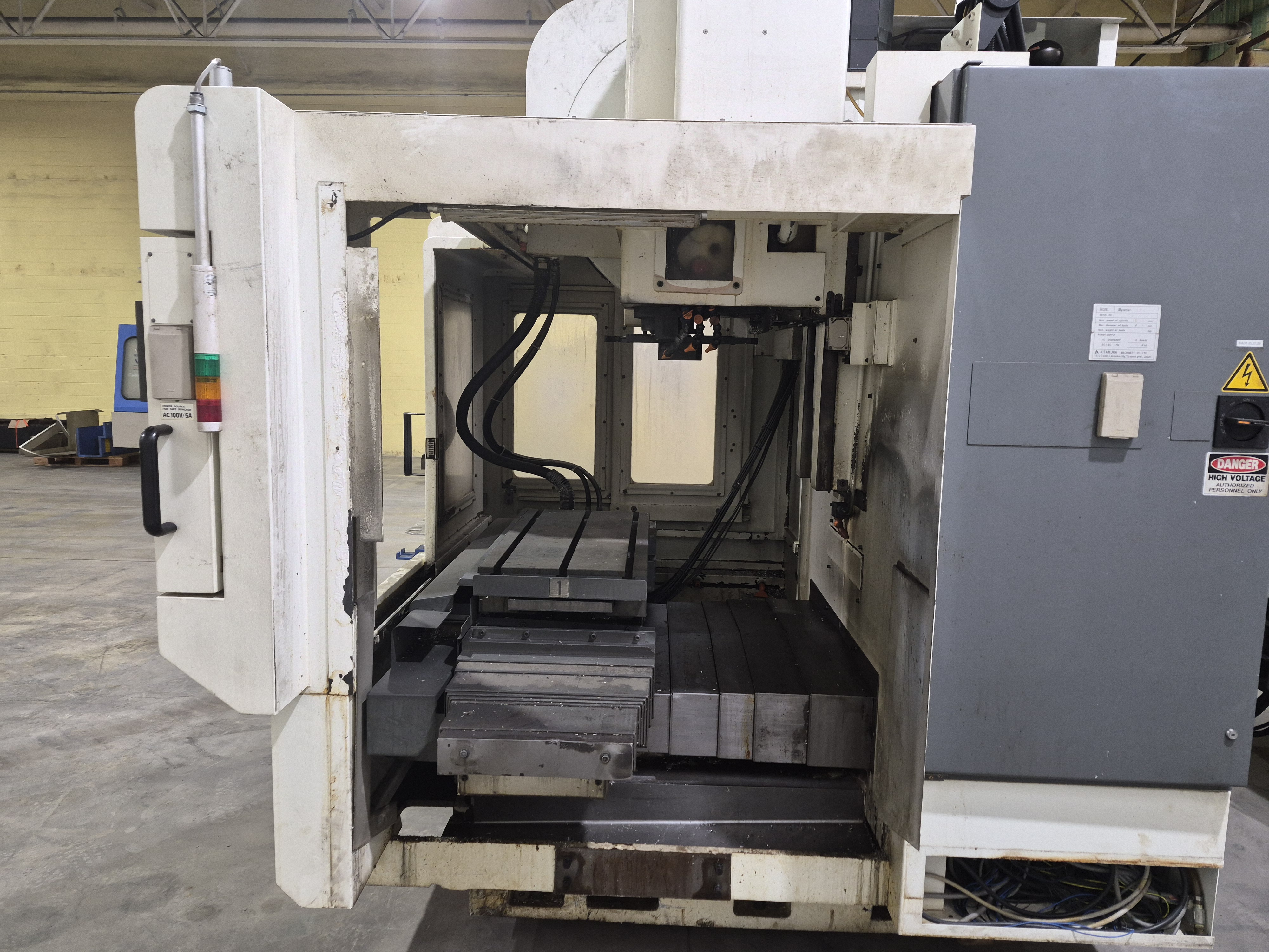Kitamura Mycenter 3Xi CNC Vertical Machining Center used Vertical Machining Center (VMC) photo 4